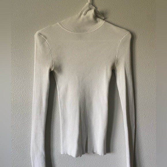 Forever 21 ribbed turtle neck - Picture 1 of 2